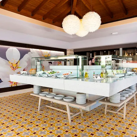 Hotel Insotel Cala Mandia 4*